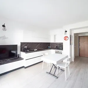 https://apt-hbhall-milano-green-9.it-lombardy.com